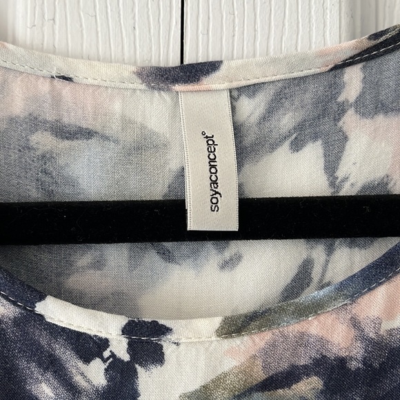 Abstract print t-shirt - Picture 2 of 6